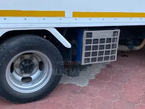 Mitsubishi Canter 2005 White