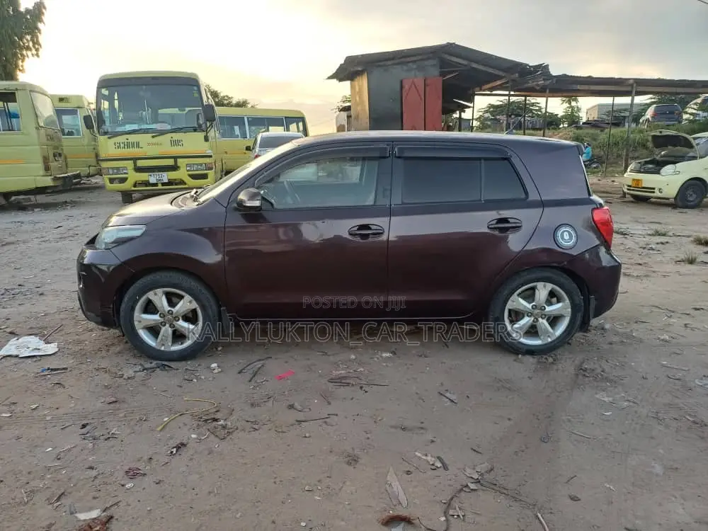 Toyota IST 2007 Purple