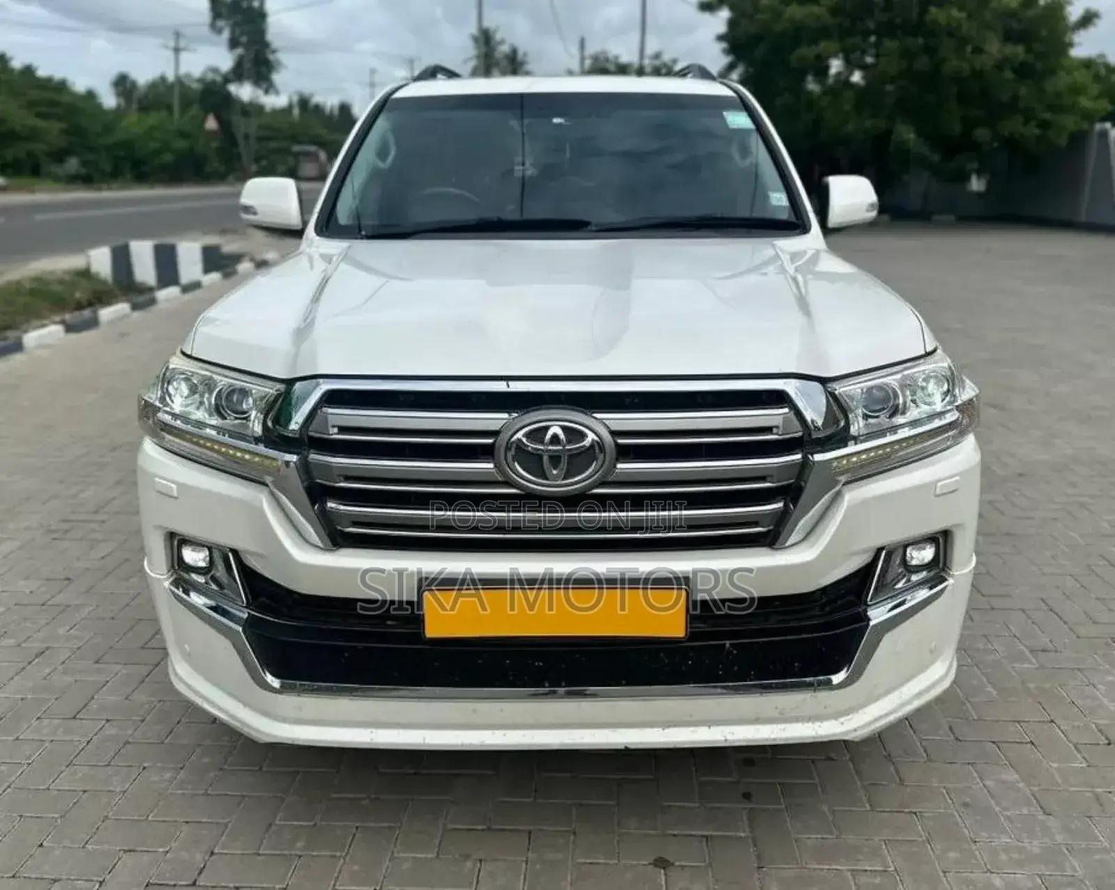 Toyota Land Cruiser 2017 White