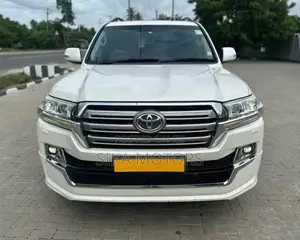 Toyota Land Cruiser 2017 White