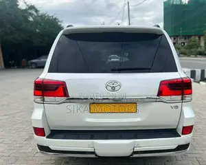 Toyota Land Cruiser 2017 White