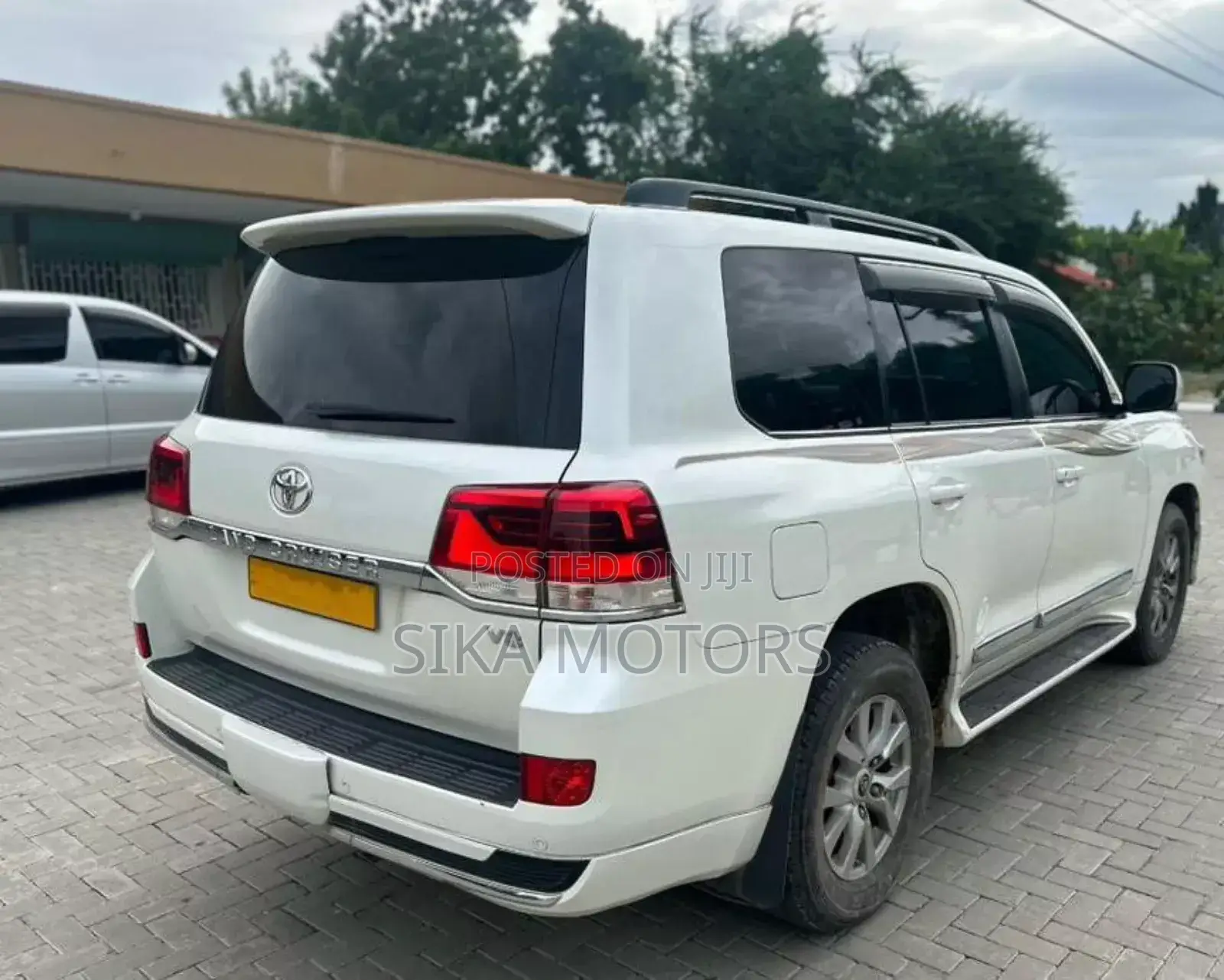 Toyota Land Cruiser 2017 White