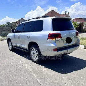 Toyota Land Cruiser 4.5 V8 VXR 2017 Silver