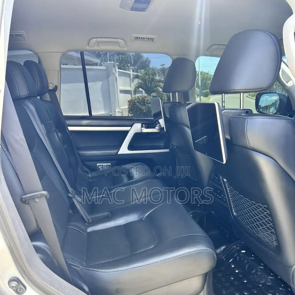 Toyota Land Cruiser 4.5 V8 VXR 2017 Silver
