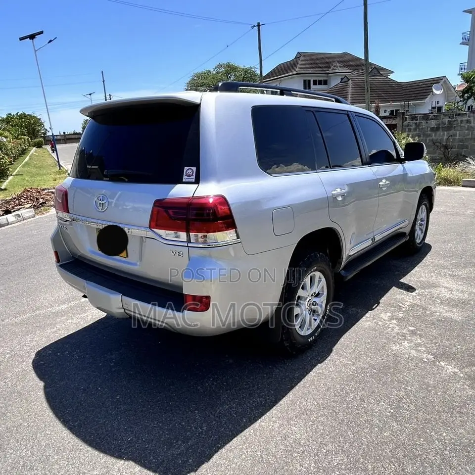 Toyota Land Cruiser 4.5 V8 VXR 2017 Silver