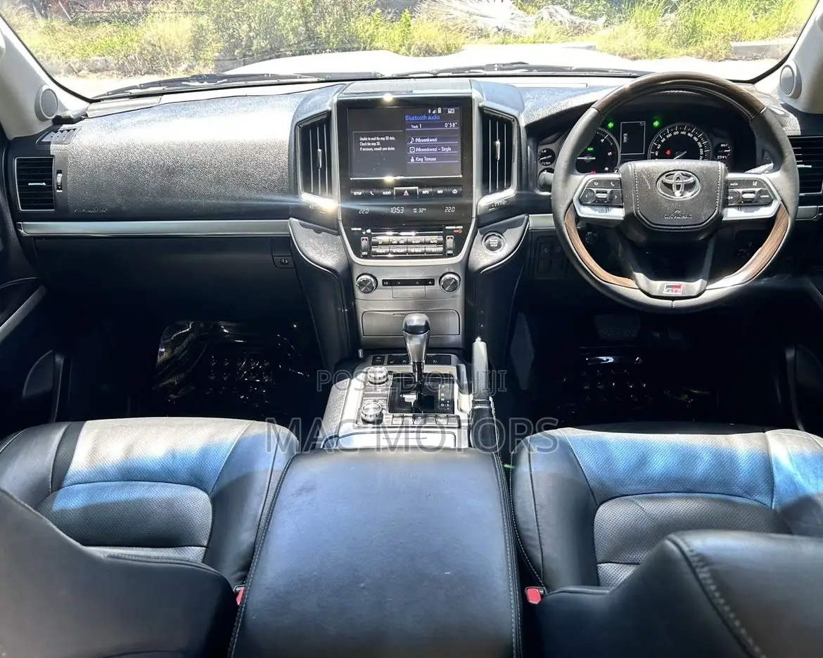 Toyota Land Cruiser 4.5 V8 VXR 2017 Silver