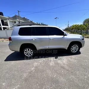 Toyota Land Cruiser 4.5 V8 VXR 2017 Silver