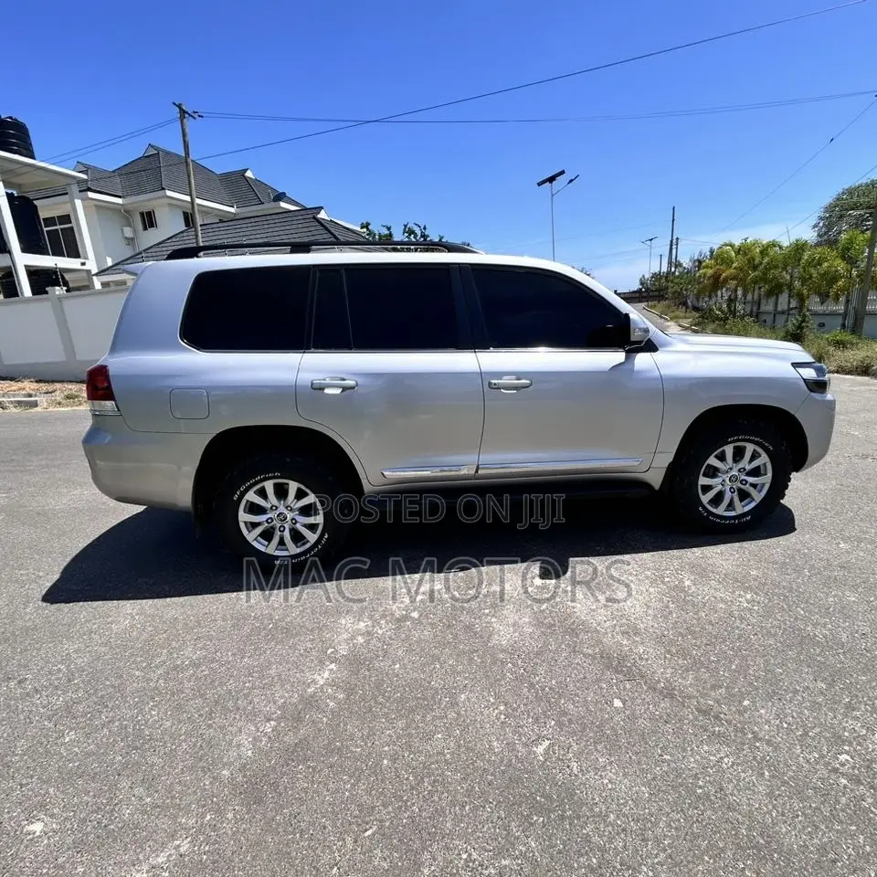 Toyota Land Cruiser 4.5 V8 VXR 2017 Silver