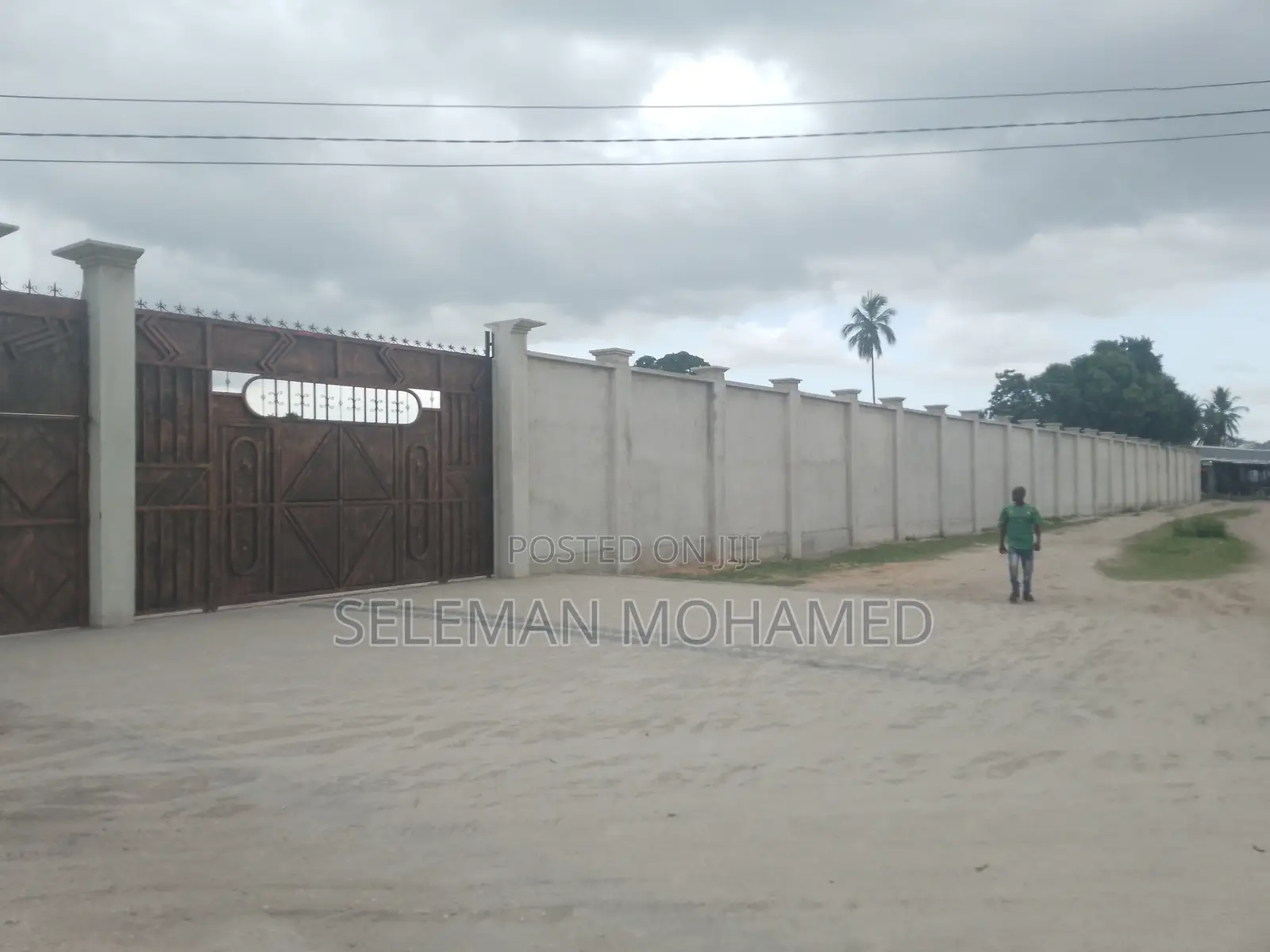 Yard Inauzwa Mbagala Ina Face Barabara Kuu.Ina Heka 3