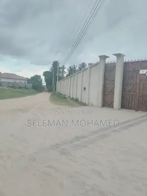 Yard Inauzwa Mbagala Ina Face Barabara Kuu.Ina Heka 3