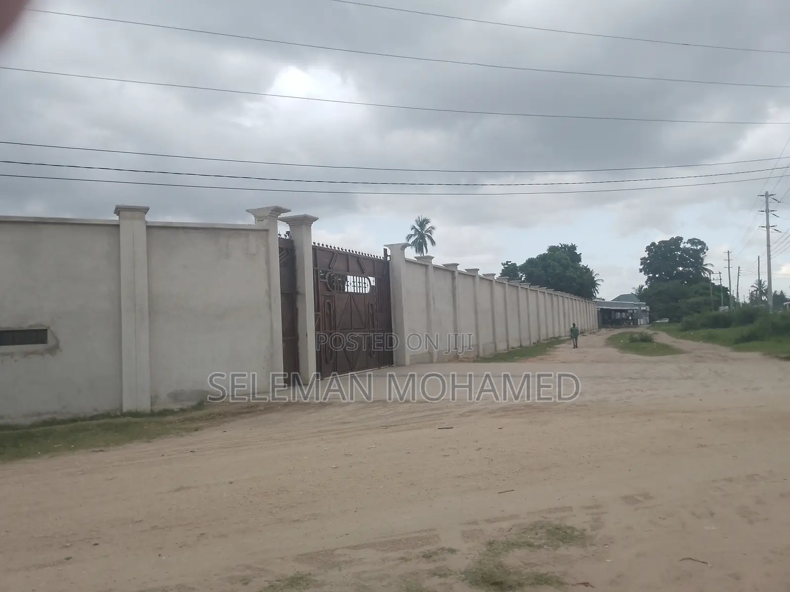 Yard Inauzwa Mbagala Ina Face Barabara Kuu.Ina Heka 3
