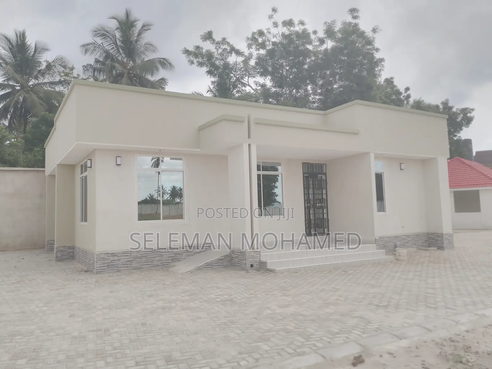 Yard Inauzwa Mbagala Ina Face Barabara Kuu.Ina Heka 3