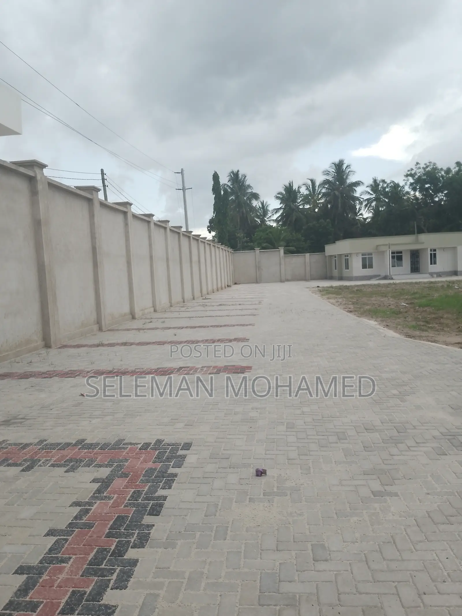 Yard Inauzwa Mbagala Ina Face Barabara Kuu.Ina Heka 3