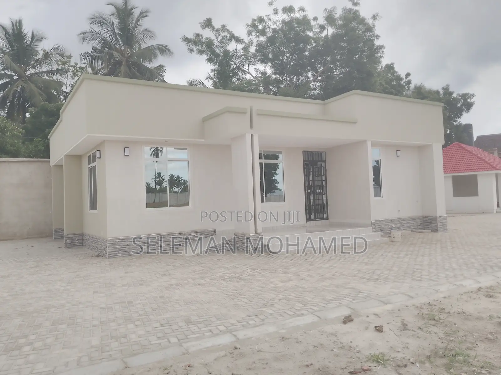 Yard Inauzwa Mbagala Ina Face Barabara Kuu.Ina Heka 3