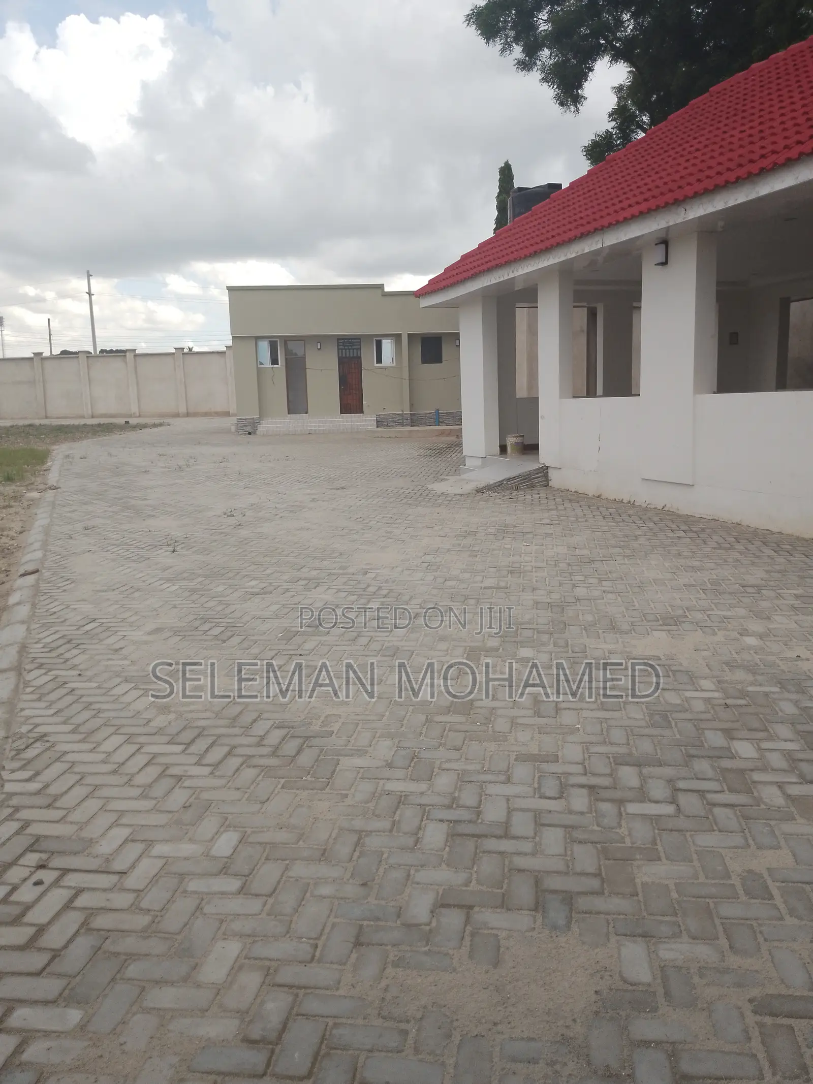 Yard Inauzwa Mbagala Ina Face Barabara Kuu.Ina Heka 3