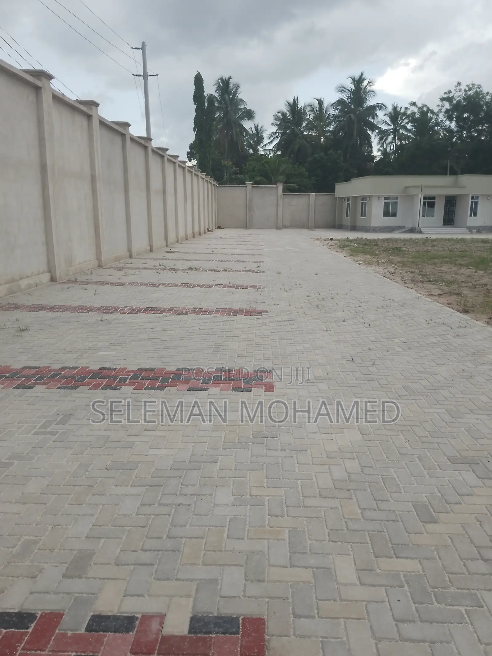 Yard Inauzwa Mbagala Ina Face Barabara Kuu.Ina Heka 3