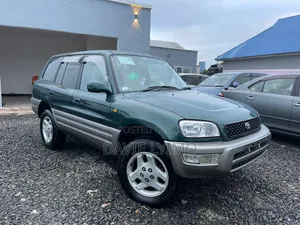 Photo - Toyota RAV4 Base 4x4 1999 Green
