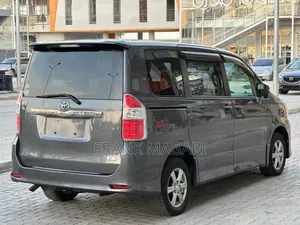 Toyota Noah 2008 Gray