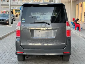 Toyota Noah 2008 Gray