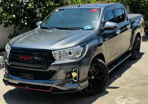 Photo - Toyota Hilux 2020 Gray