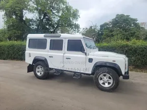 Land Rover Defender 2016 White