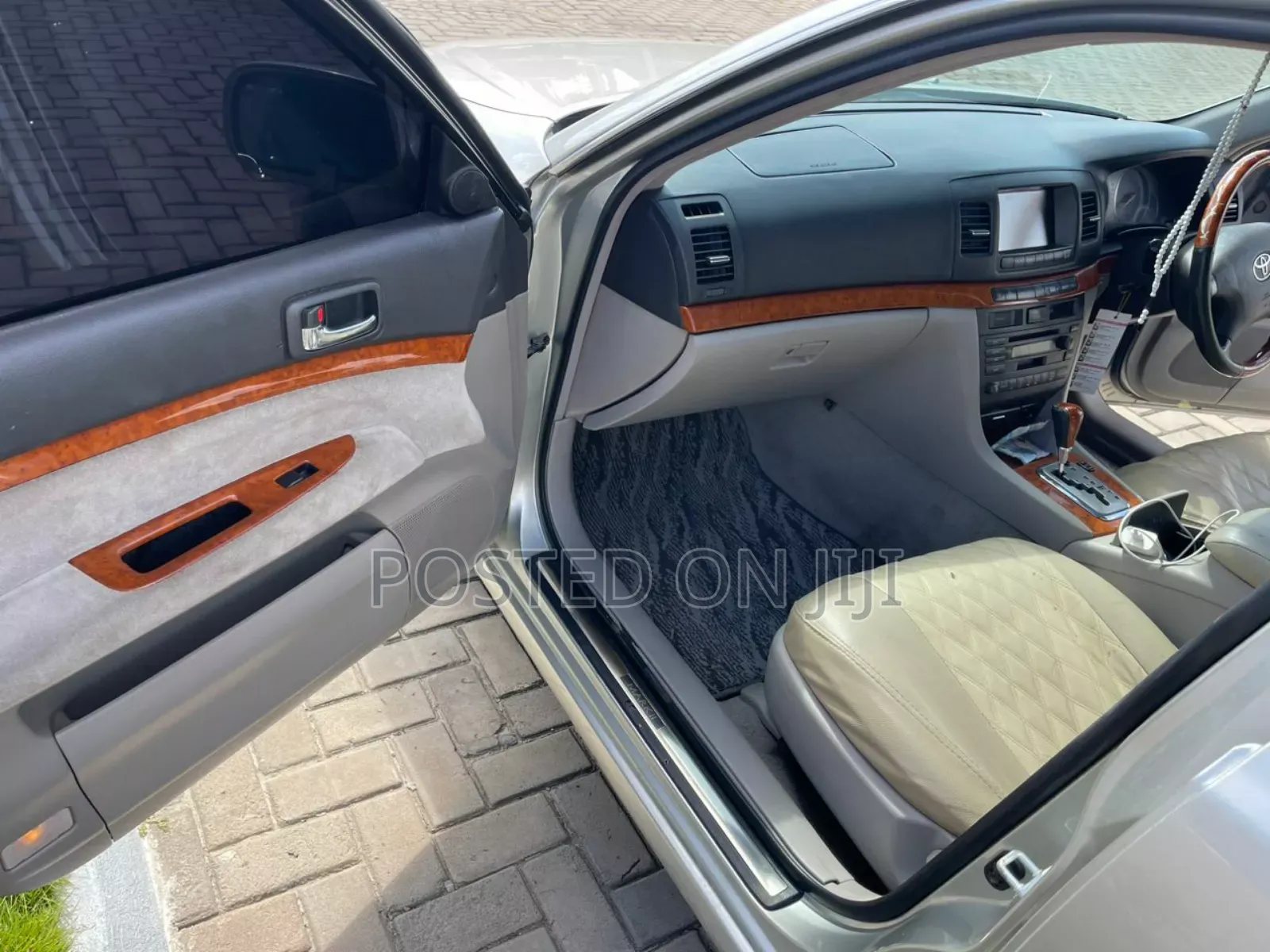 Toyota Mark II Blit 2004 Silver