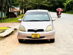 Photo - Toyota Vitz 2001 Pink