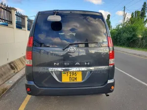 Toyota Noah 2007 Silver