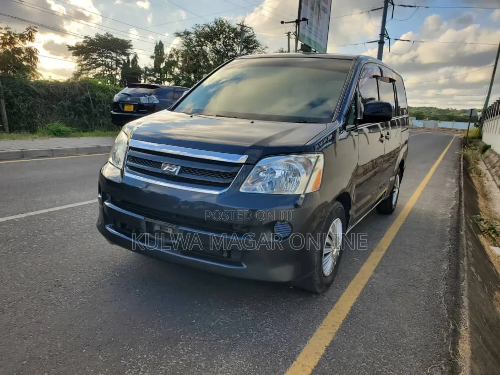 Toyota Noah 2007 Silver