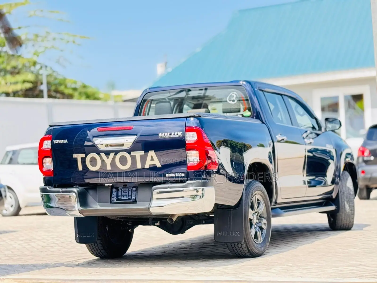 New Toyota Hilux 2021 Black
