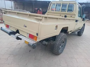 Toyota Land Cruiser 2017 Beige