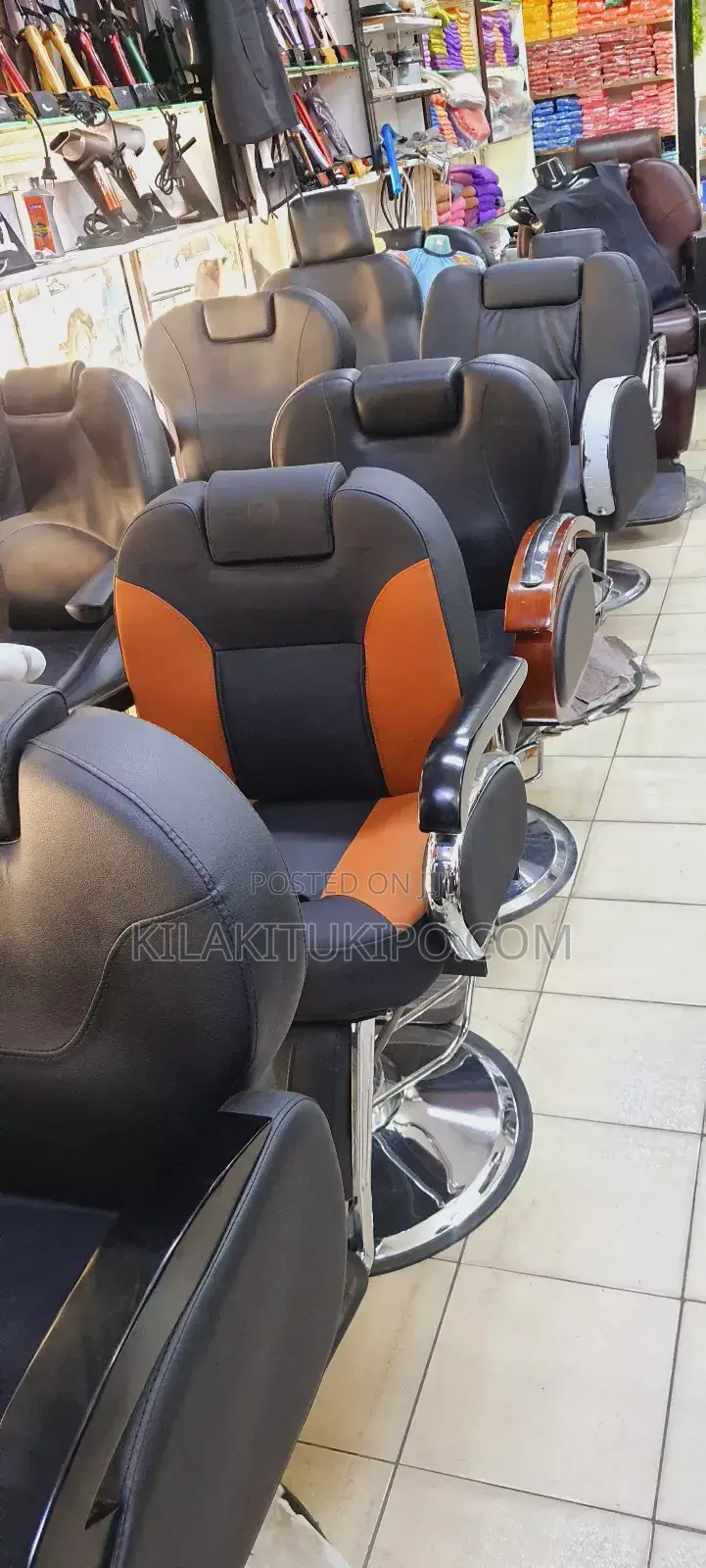 Confortable Saloon Chairs