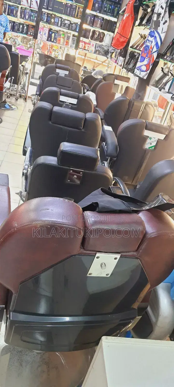 Confortable Saloon Chairs