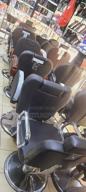Confortable Saloon Chairs