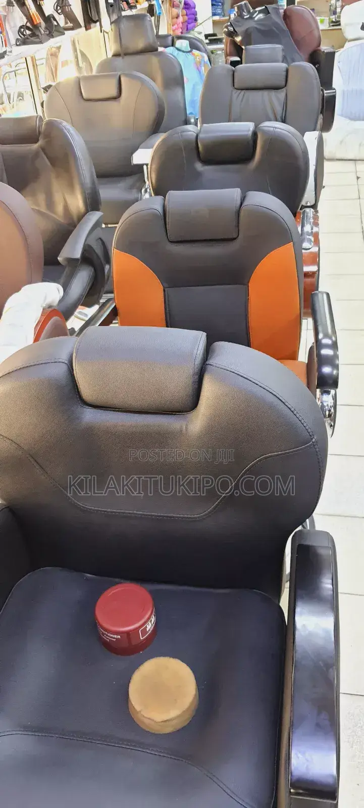Confortable Saloon Chairs