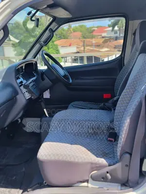 Toyota HiAce 2002 White