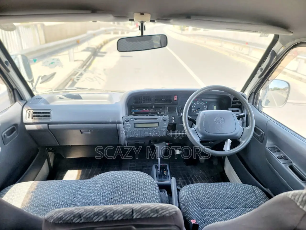Toyota HiAce 2002 White