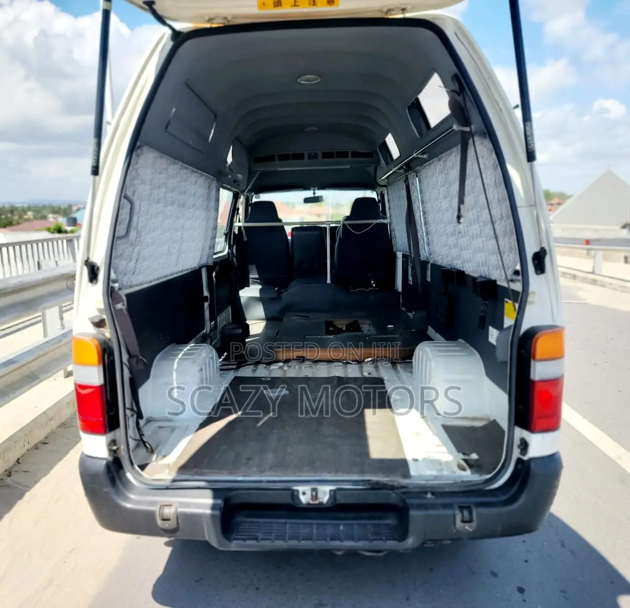Toyota HiAce 2002 White