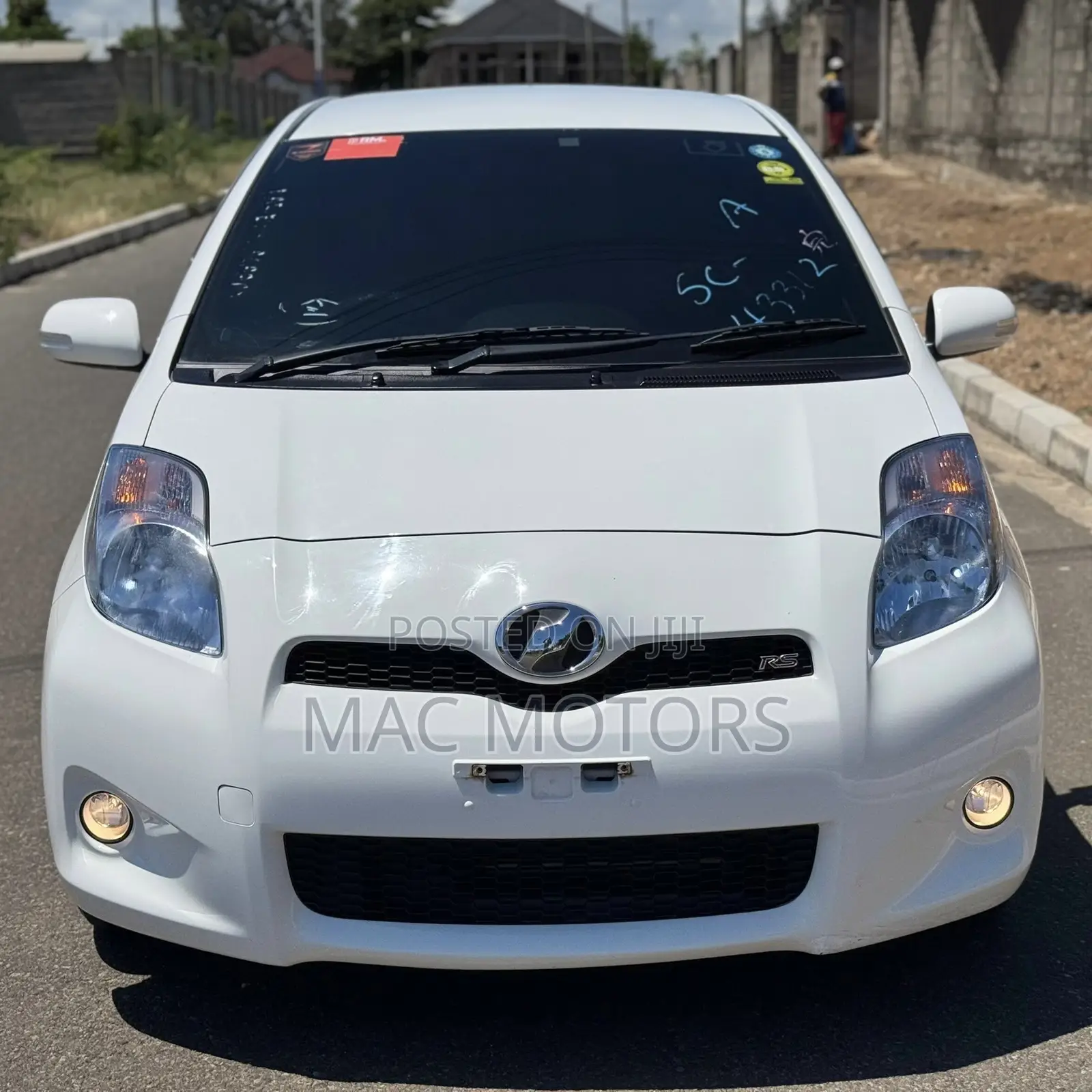 Toyota Vitz 1.3 FWD 3dr 2009 White