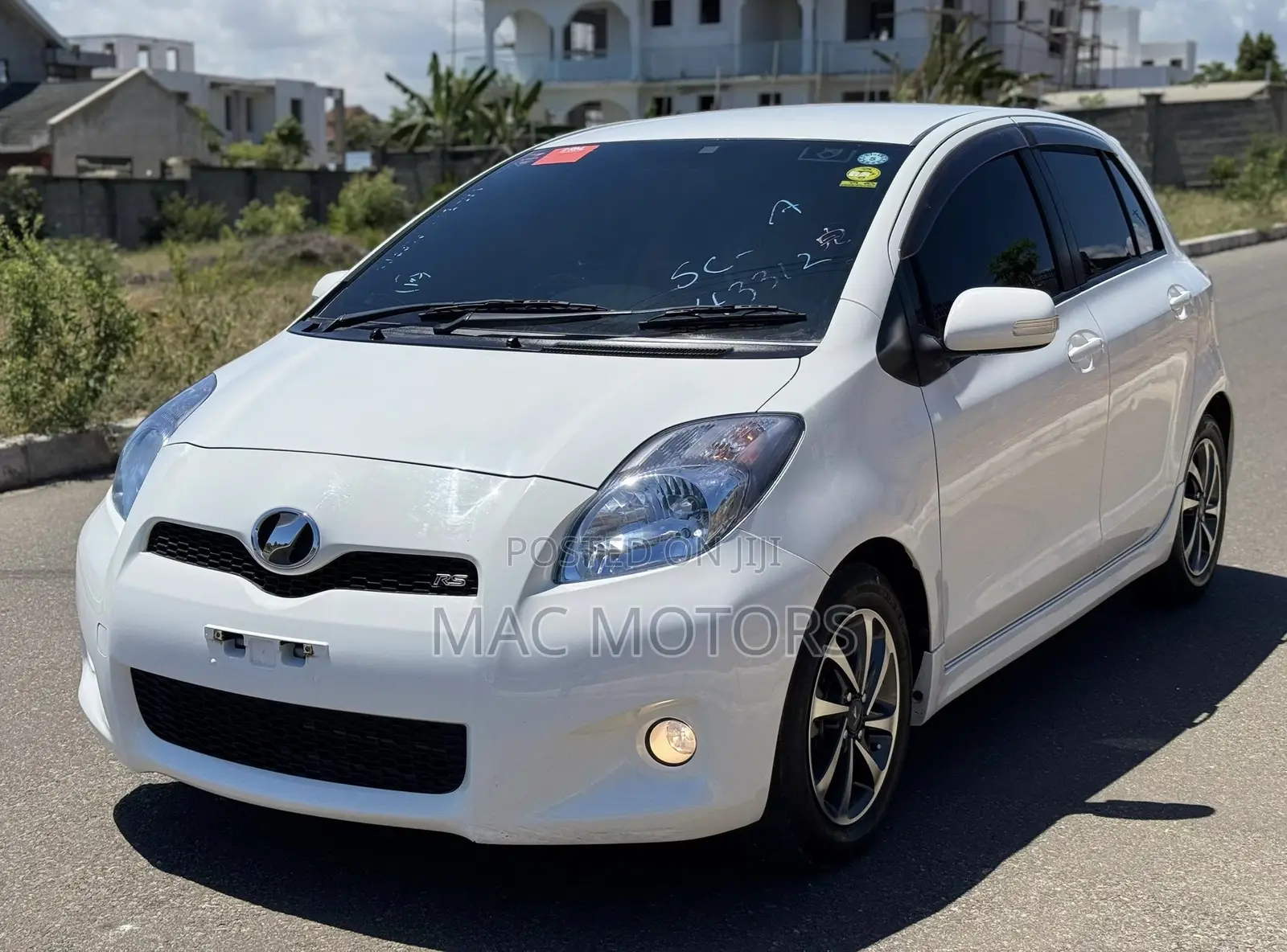 Toyota Vitz 1.3 FWD 3dr 2009 White