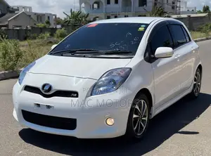 Toyota Vitz 1.3 FWD 3dr 2009 White