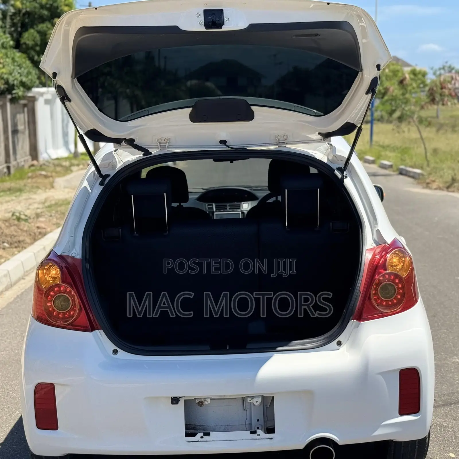 Toyota Vitz 1.3 FWD 3dr 2009 White