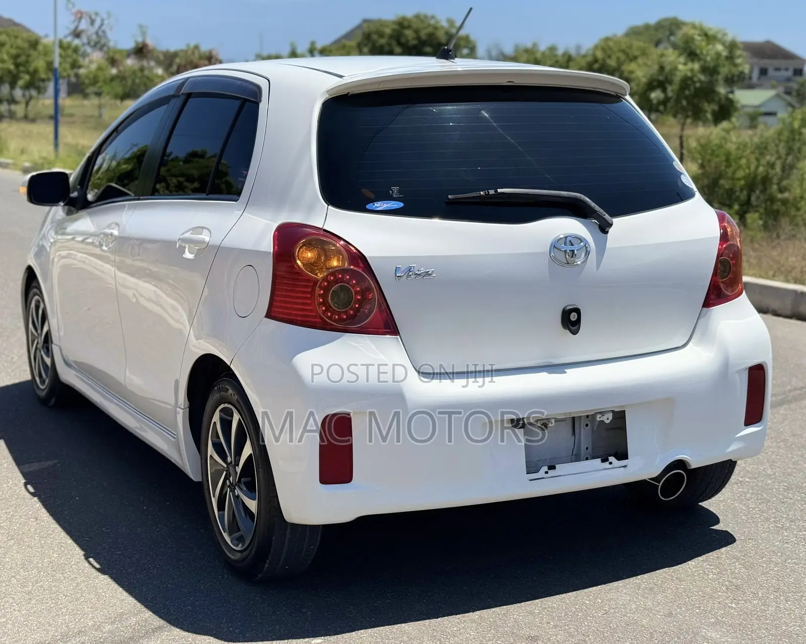 Toyota Vitz 1.3 FWD 3dr 2009 White
