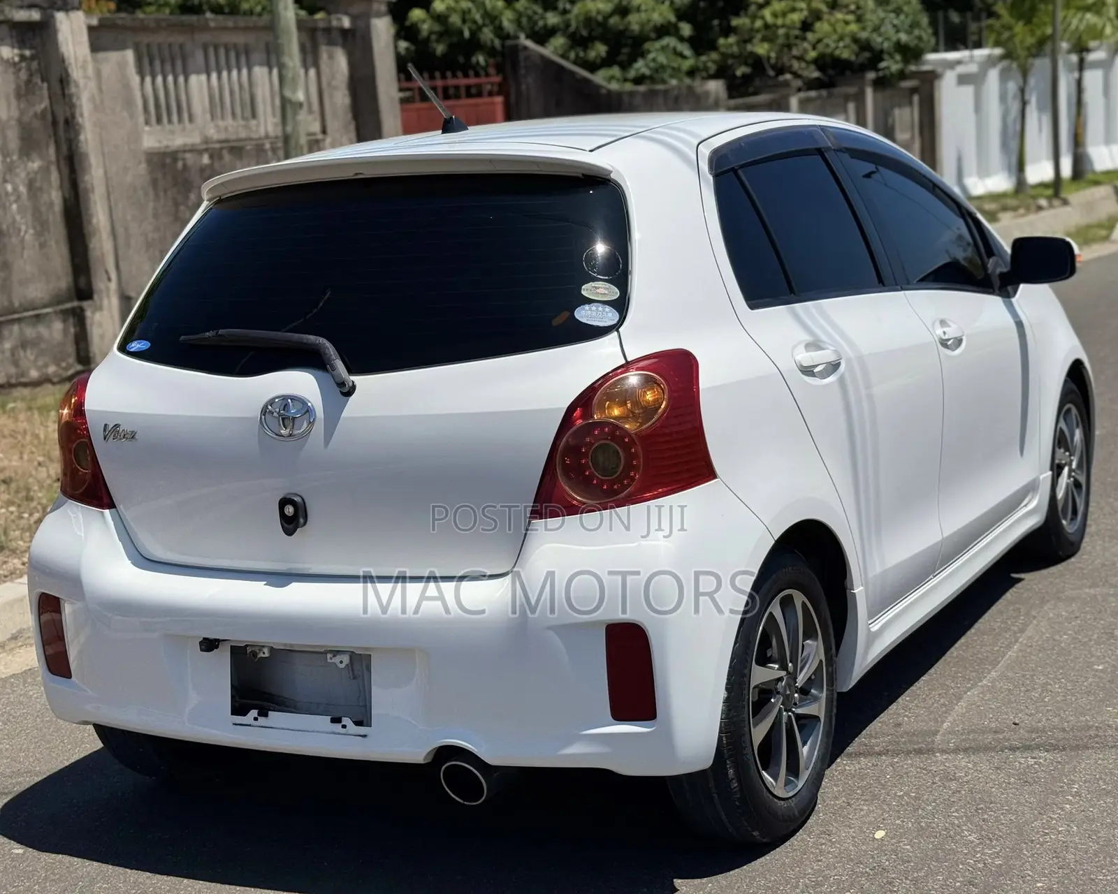 Toyota Vitz 1.3 FWD 3dr 2009 White