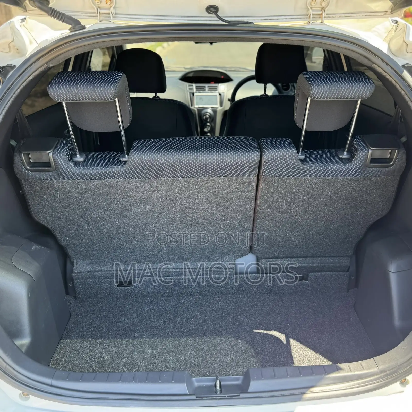Toyota Vitz 1.3 FWD 3dr 2009 White