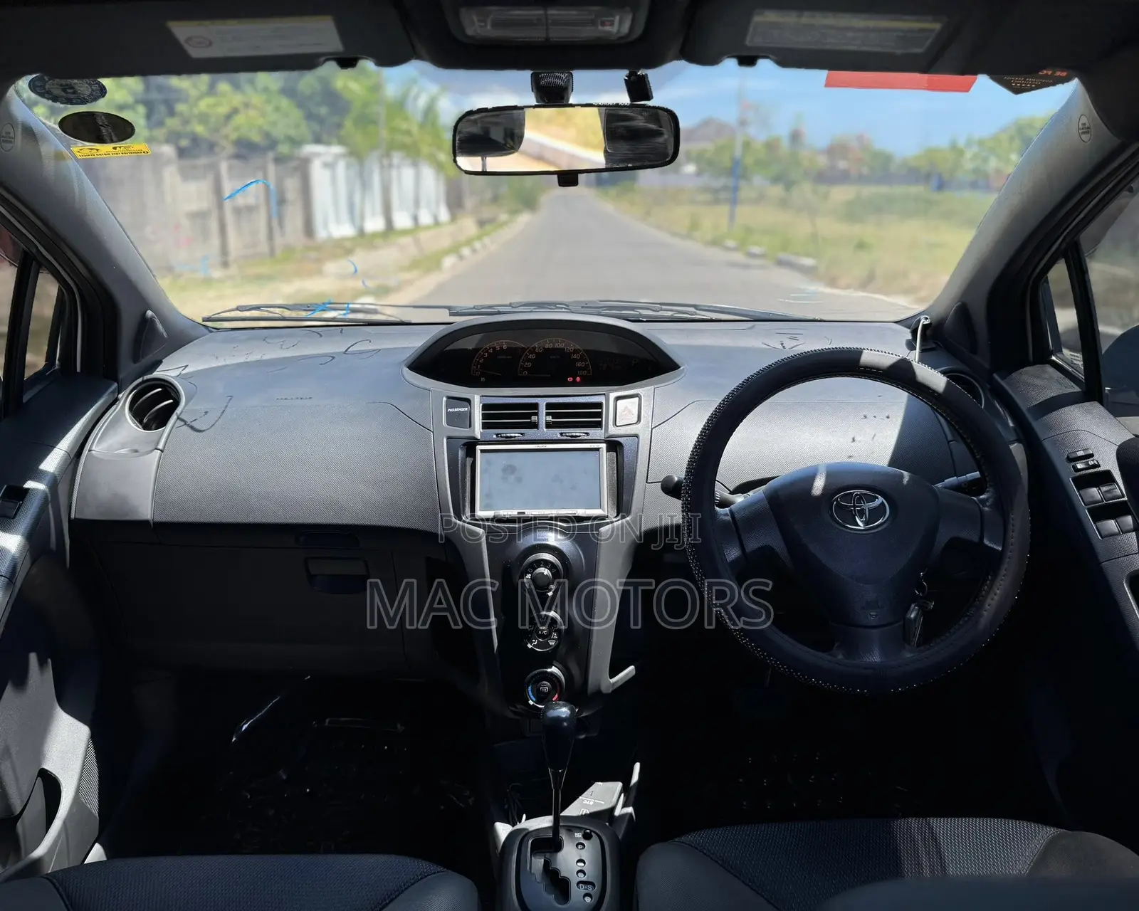 Toyota Vitz 1.3 FWD 3dr 2009 White