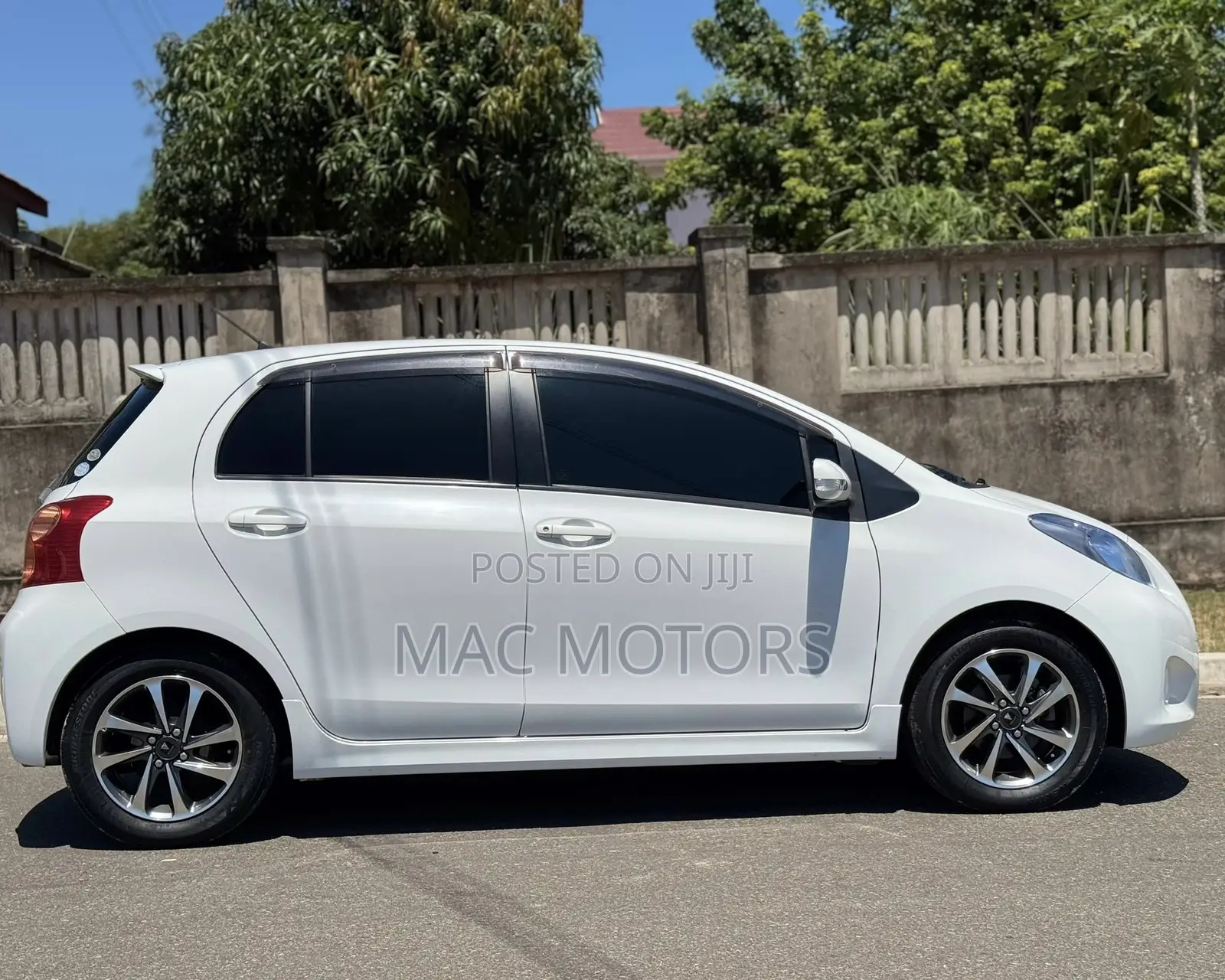 Toyota Vitz 1.3 FWD 3dr 2009 White