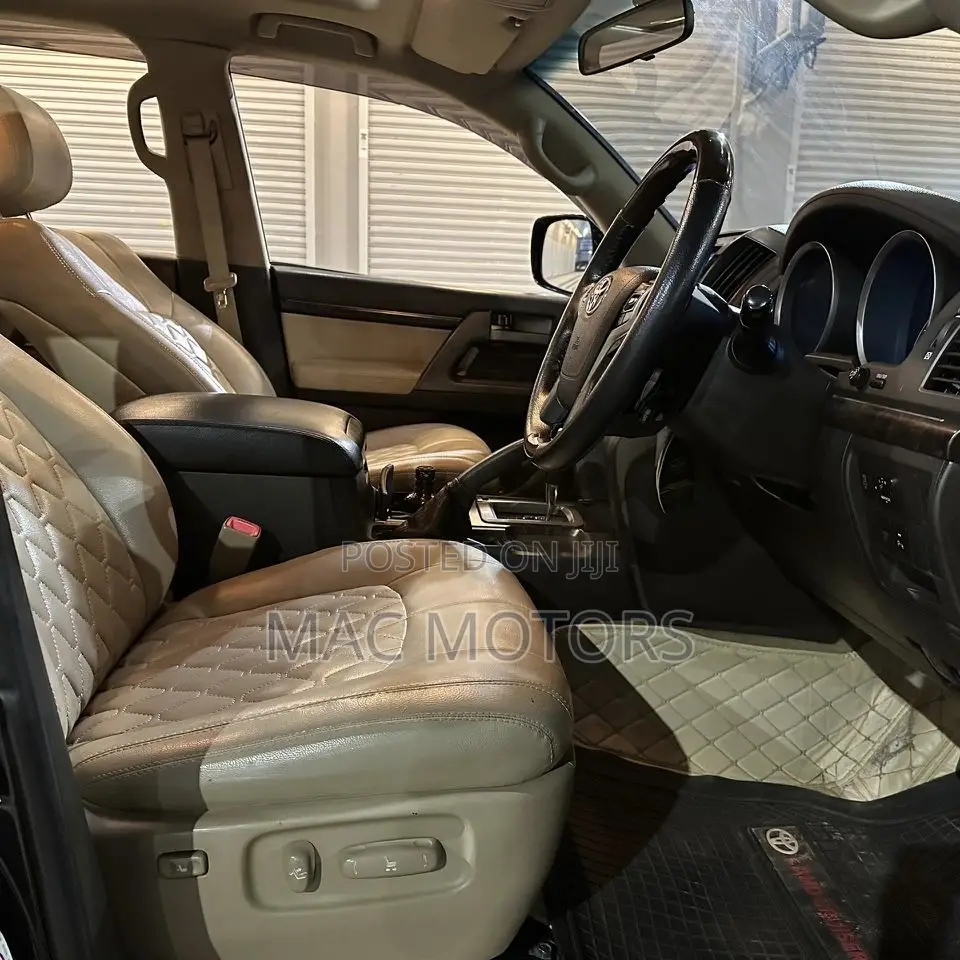 Toyota Land Cruiser 2011 Black