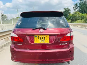 Toyota Ipsum 2004 Red