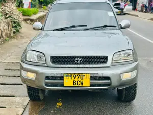 Photo - Toyota RAV4 2002 Silver